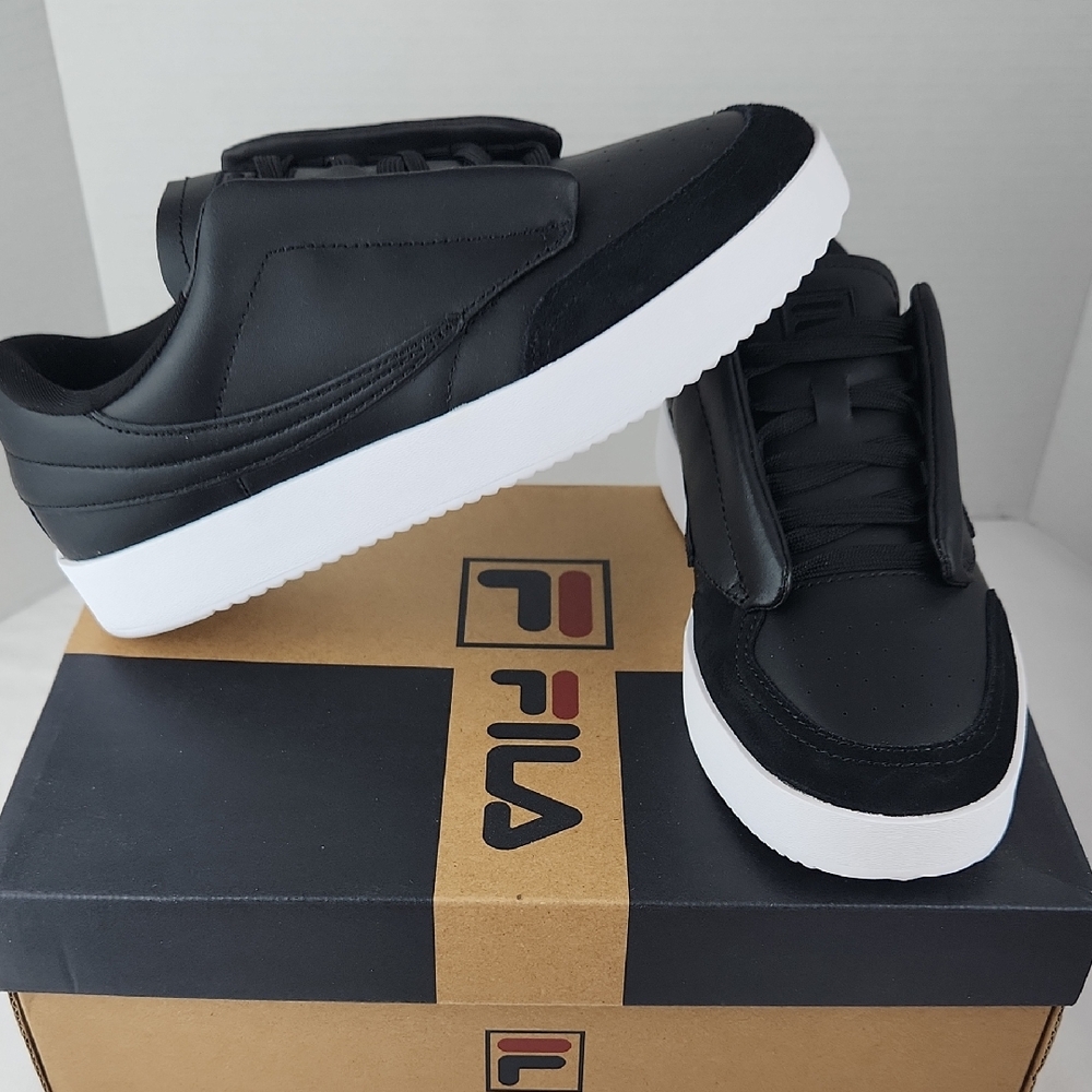 Fila Woman's Sanati Black and White Sneakers
